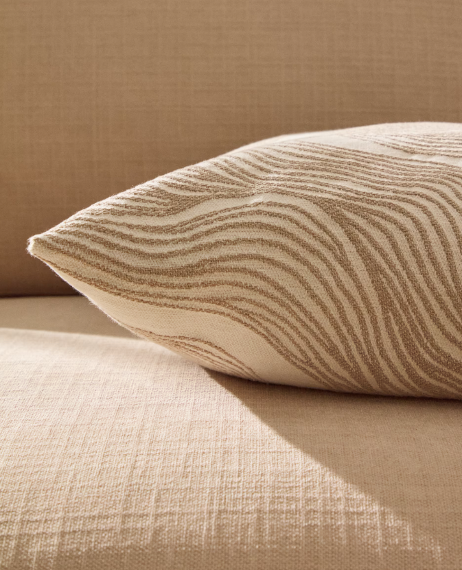 ONDARA Cushion cover with beige graphic detail 50 x 50cm