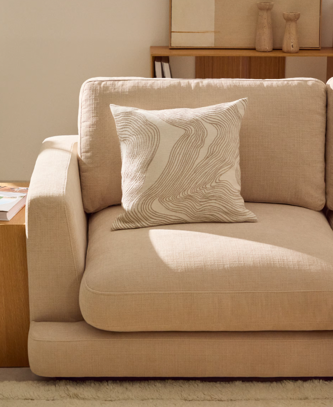 ONDARA Cushion cover with beige graphic detail 50 x 50cm