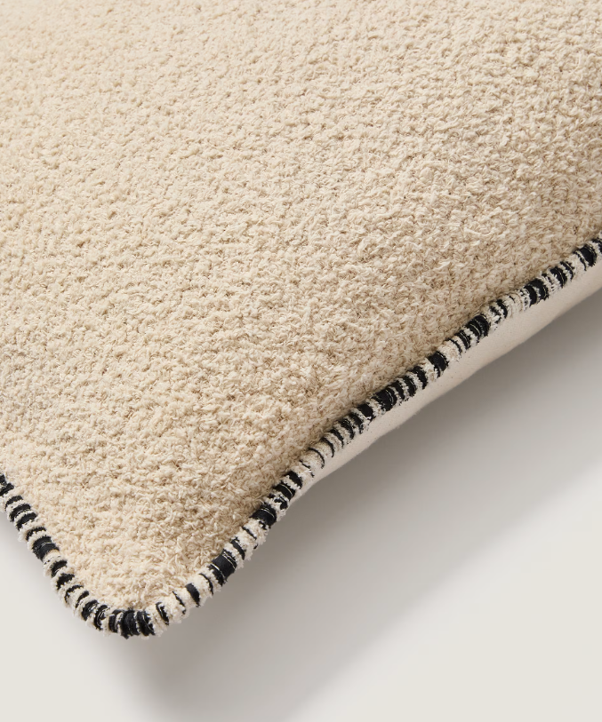 ENARI Navlaka za jastuk od 100% pamuka bež boje s kontrastnim crnim obrubom 50 x 50 cm