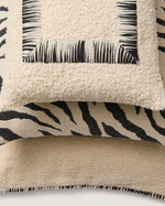 ENARI Navlaka za jastuk od 100% pamuka bež boje s kontrastnim crnim obrubom 50 x 50 cm