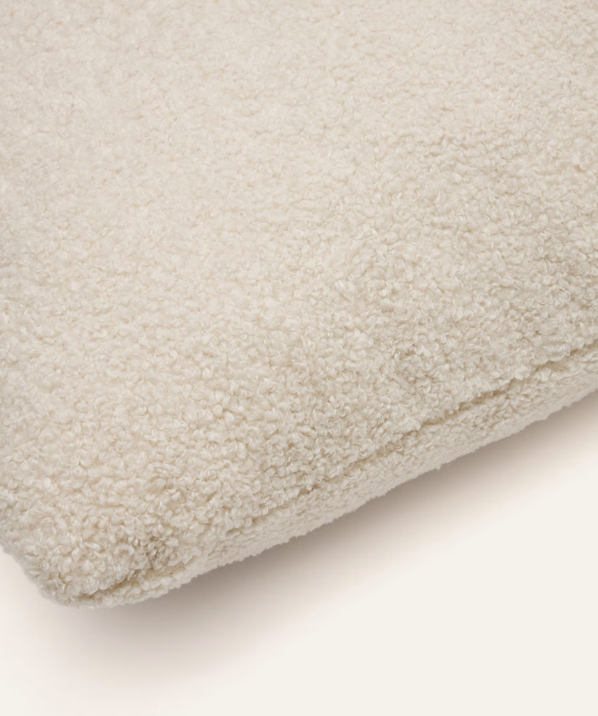 MARTINA Ecru jastuk od buklea 60 x 52 cm