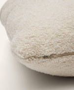 MARTINA Ecru jastuk od buklea 60 x 52 cm