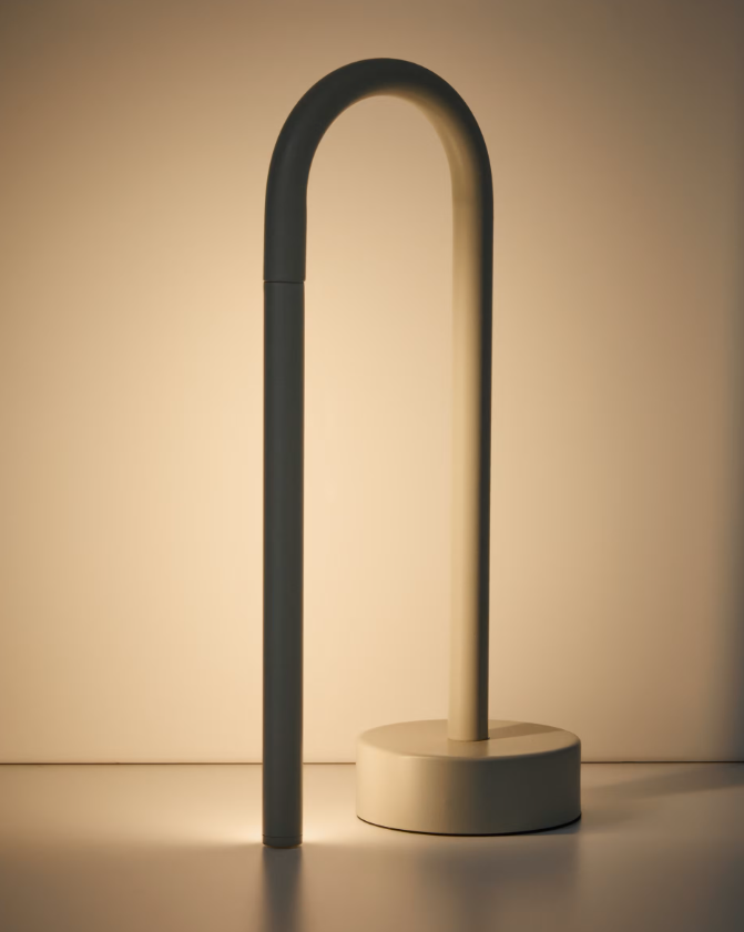 BOW Bijela metalna prijenosna stolna lampa 