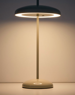 PORTE Bijela metalna prijenosna stolna lampa