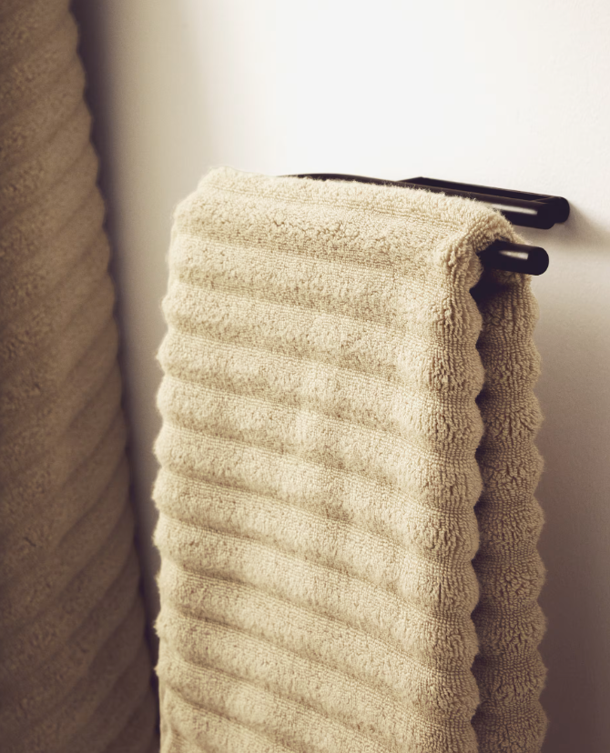 ARELY Black metal towel rail