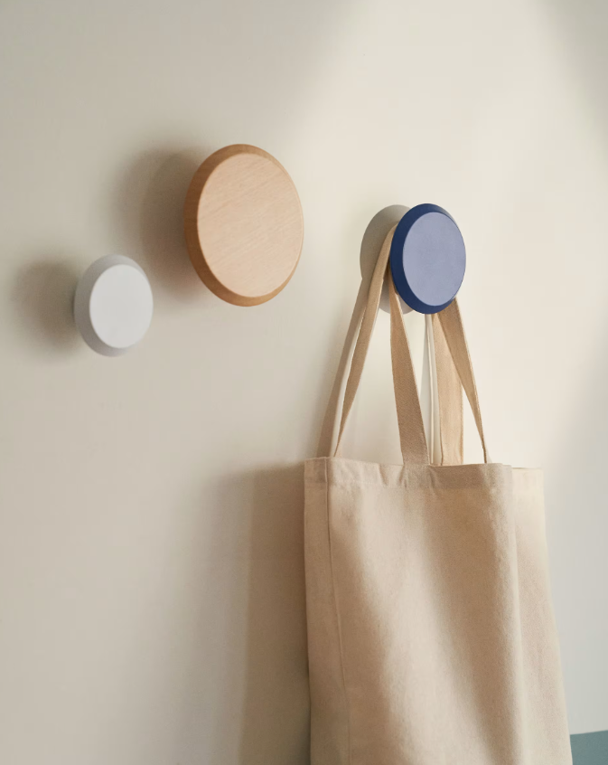 NADUA Set of 3 hangers in solid wood with a natural, blue and white beech finish