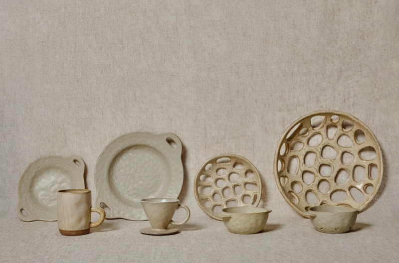 ZUNEL Set of 2 beige ceramic plates and 1 spoon