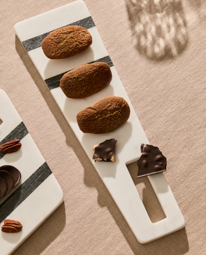 NIRA Small serving board in black and white marble