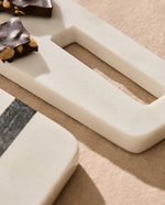 NIRA Small serving board in black and white marble