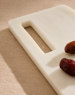 NIRA Large serving board in black and white marble