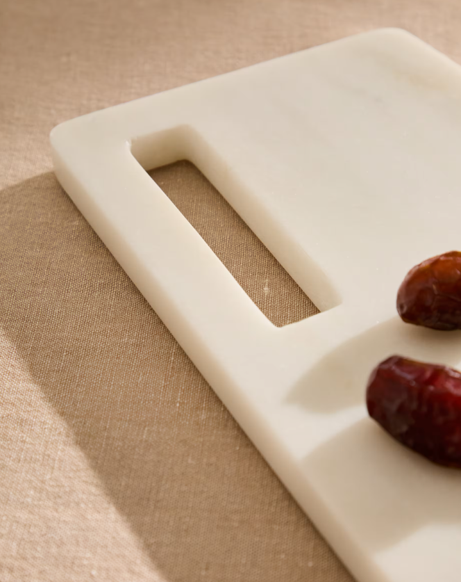 NIRA Large serving board in black and white marble