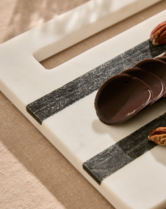 NIRA Square serving board in black and white marble