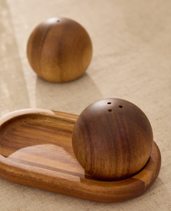 NUKHA Set of salt and pepper shakers in FSC 100% acacia wood