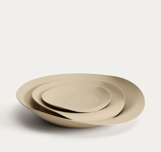 EBENOR beige ceramic centerpiece