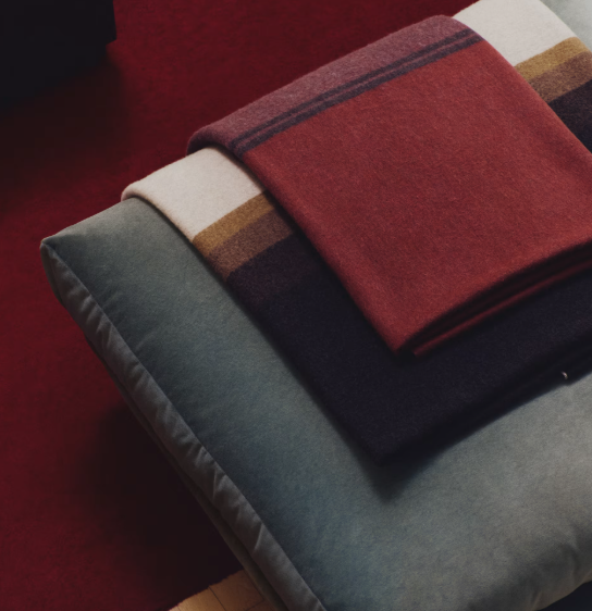 ZUNARA Višebojna dvostrana deka od mješavine vune s resama