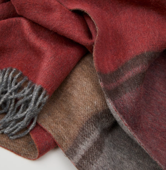 ZUNARA Višebojna dvostrana deka od mješavine vune s resama