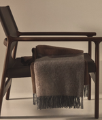 ZUNARA Višebojna dvostrana deka od mješavine vune s resama