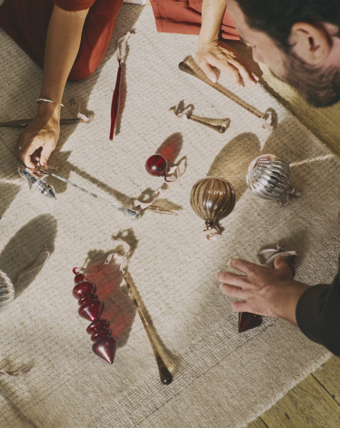 LIOREN Set of 2 red recycled glass hanging ornaments 31 cm