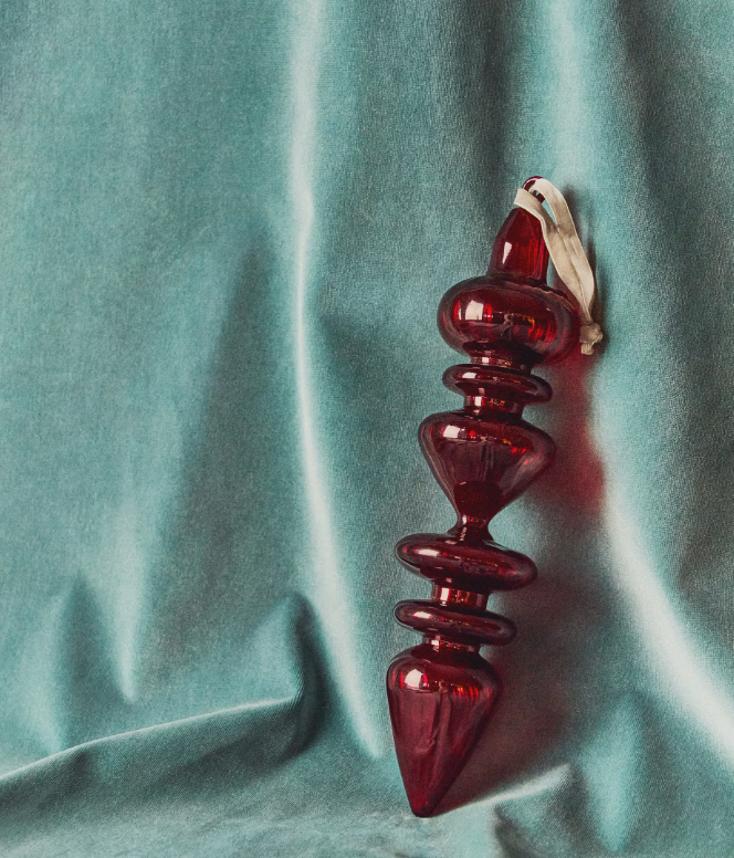 LIOREN Set of 2 red recycled glass hanging ornaments 31 cm