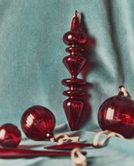 LIOREN Set of 2 red recycled glass hanging ornaments 31 cm