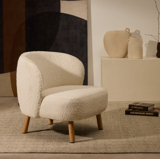 ULIT armchair in white bouclé with solid beech wood legs in a natural finish
