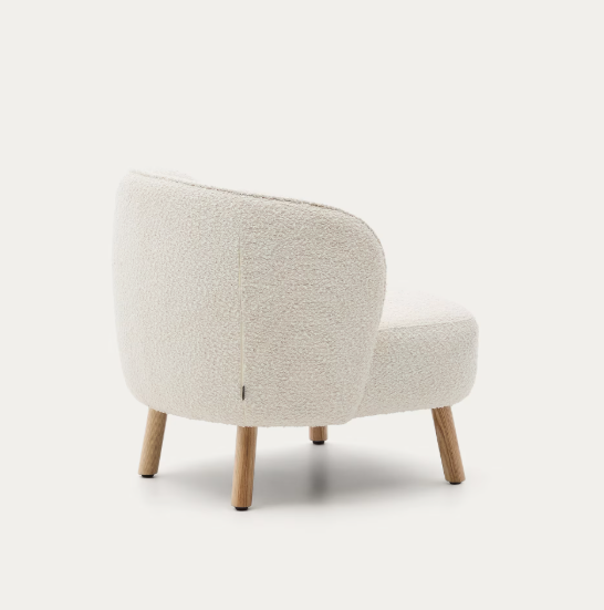 ULIT armchair in white bouclé with solid beech wood legs in a natural finish