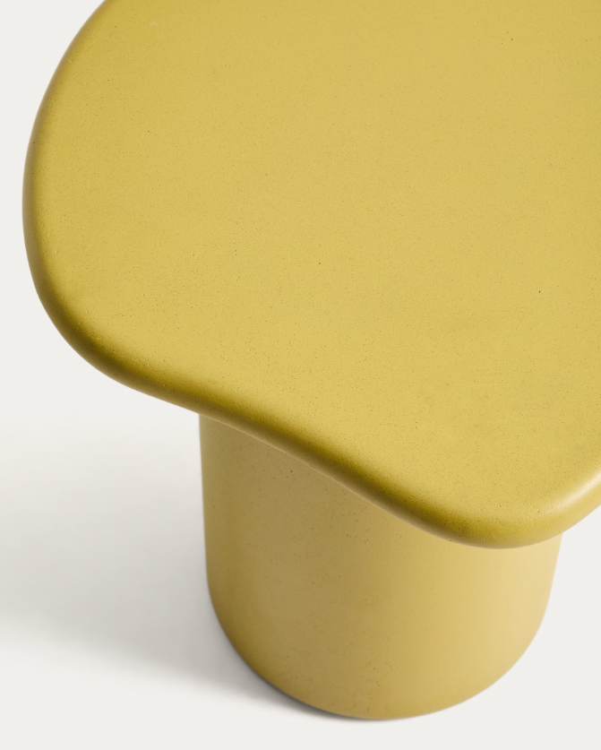 MACARELLA Side table in mustard concrete 48 x 47cm