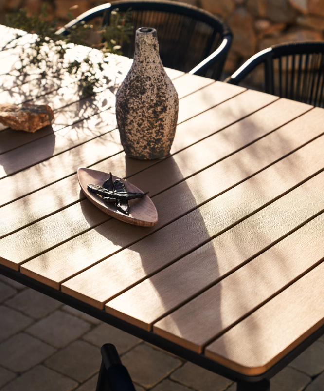 CANYELLES Outdoor extendable table in polywood and aluminium in light grey 140 (200) x 90cm