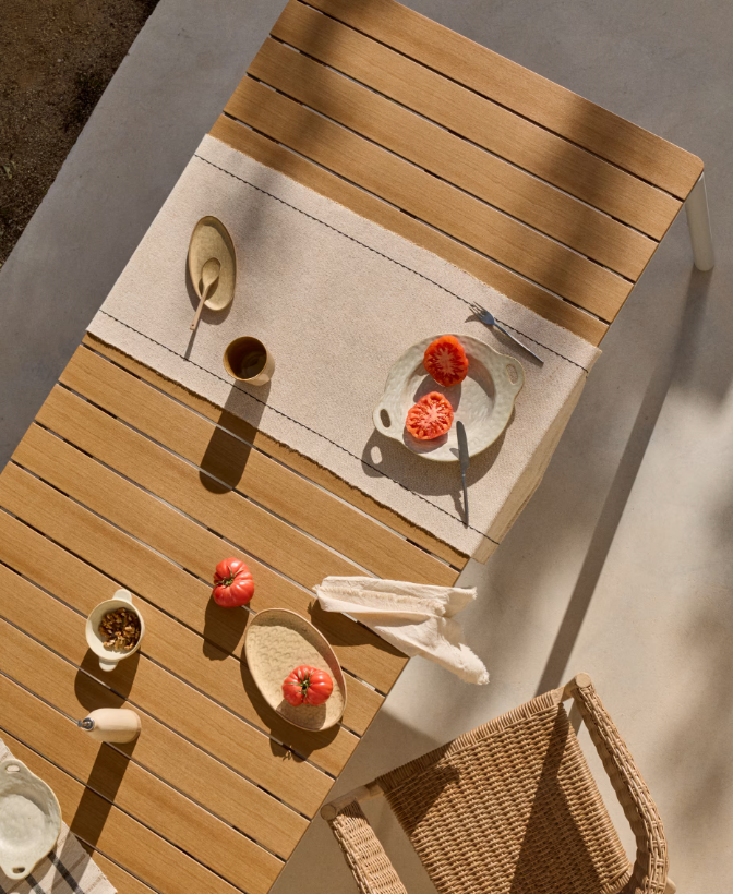 CANYELLES Outdoor extendable table in polywood and aluminium in light grey 140 (200) x 90cm