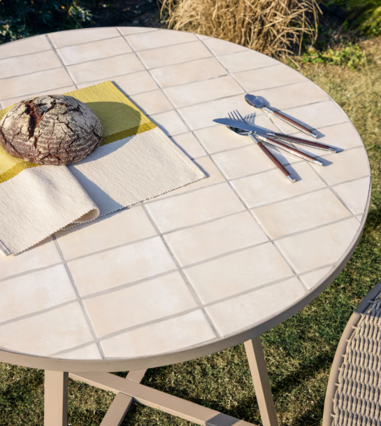TELLA round table in galvanised steel with beige tiles Ø90cm