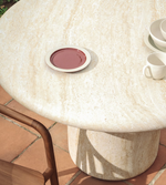 DRASI round concrete table with travertine-effect finish Ø122cm