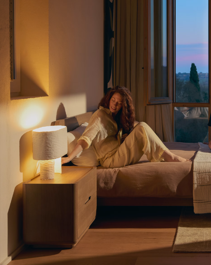 BEDALA Bijela stolna lampa od papier-mâchéa