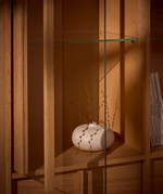 ONIX display cabinet in solid oak and oak veneer, natural tone finish, 100 x 170 cm