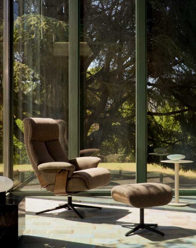 TORIEL Brown swivel armchair