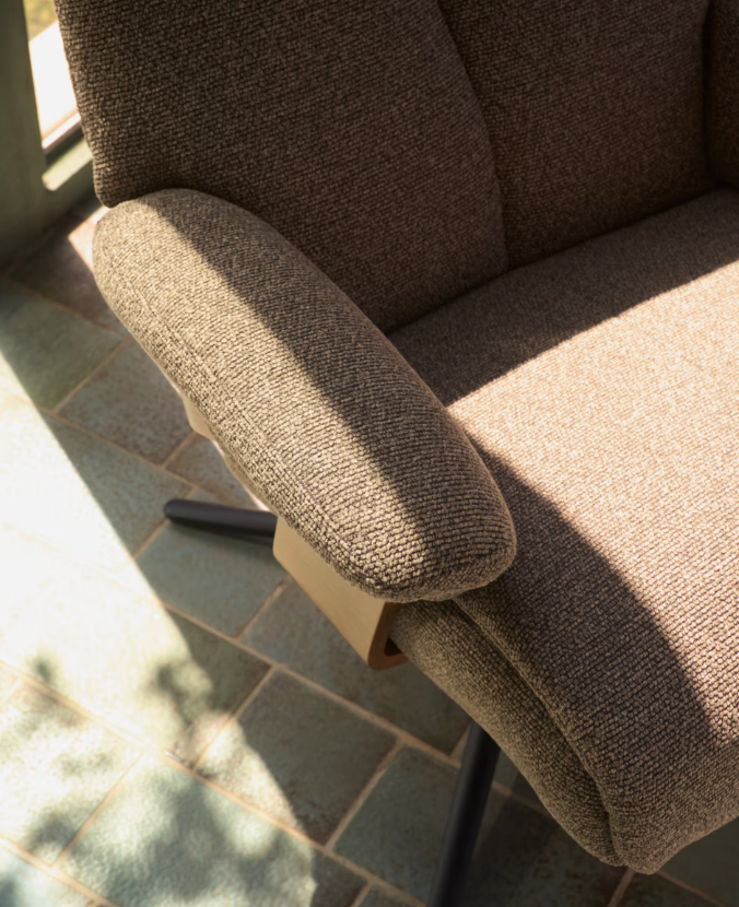 TORIEL Brown swivel armchair