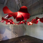 PAPAVERO RAGGIANTE Ručno sklopljena visilica od nehrđajućeg čelika s dizajnom u obliku maka