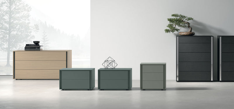 VIP noćni ormarić s ladicama