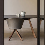 BLUM  Blagovaonska stolica s postoljem od punog drva u obliku piramide