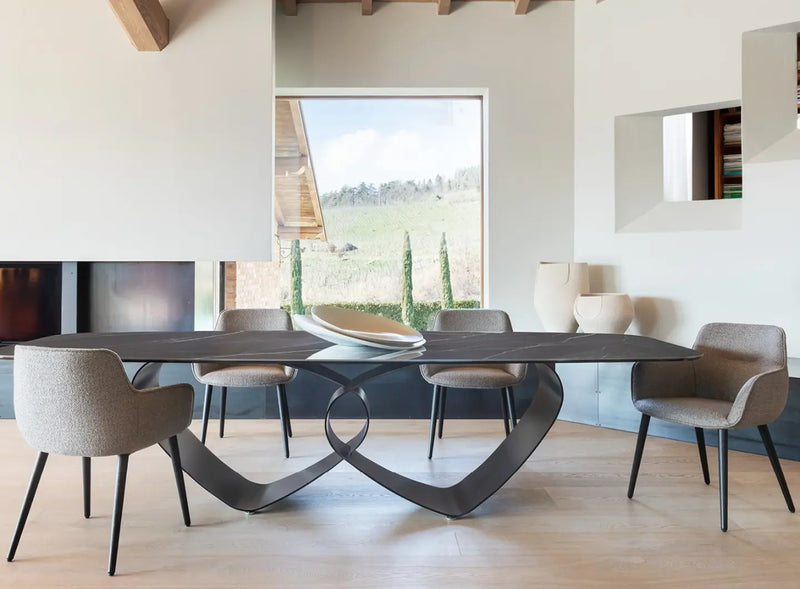 BREEZE Stol s eliptičnom pločom koja se ne izvlači i bazom od oblikovanog lima