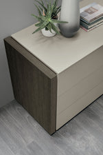 CAPITOL Komoda s ladicama s bočnim rukohvatom i stabilizatorom