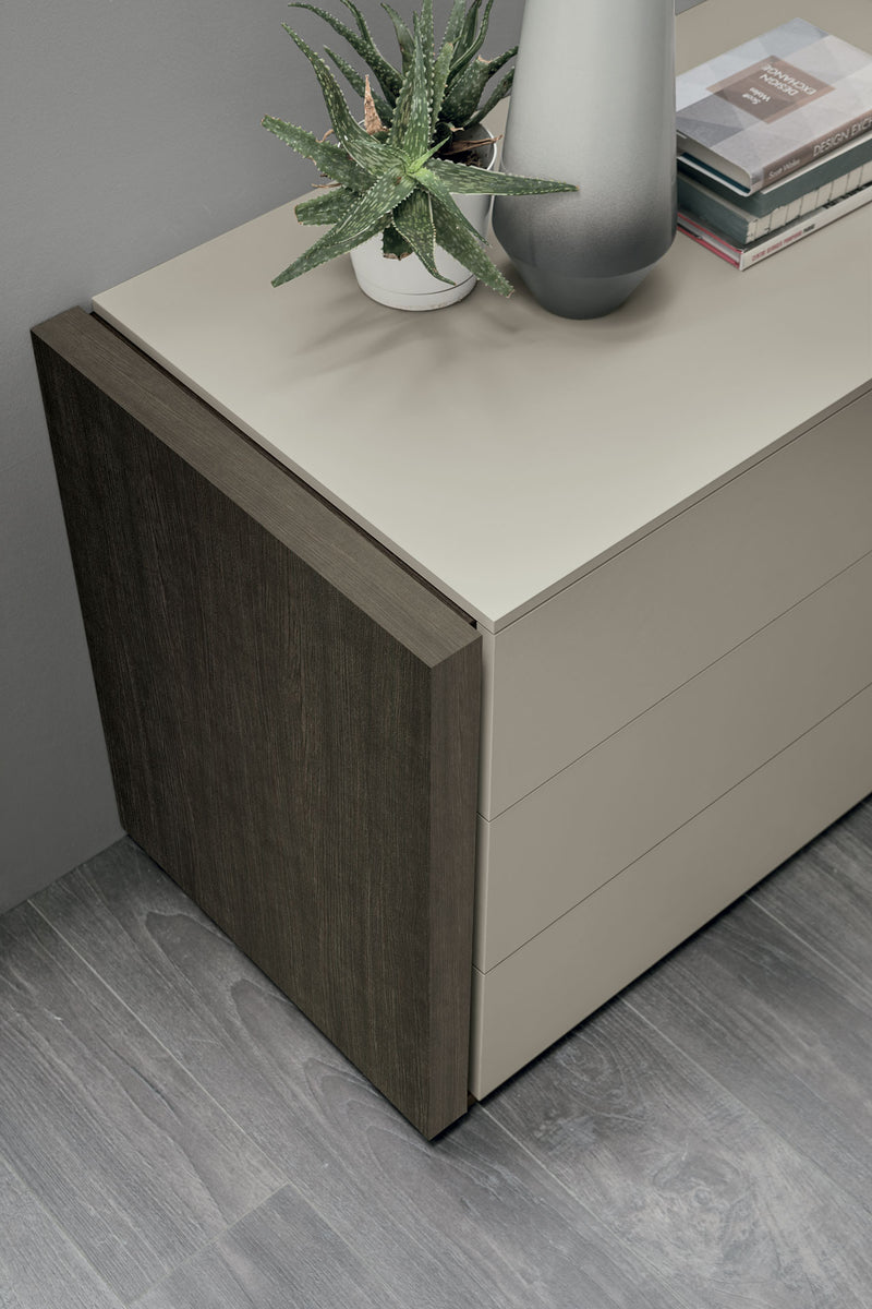 CAPITOL Komoda s ladicama s bočnim rukohvatom i stabilizatorom