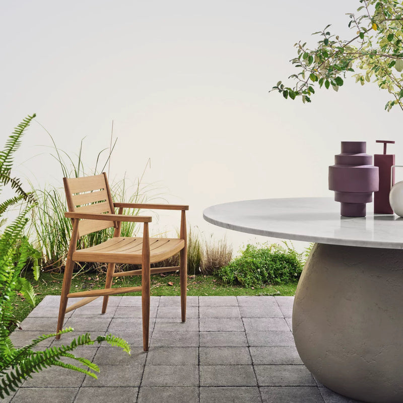 INOUT Round dining table with cement base