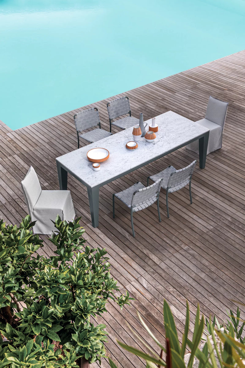 GHOST OUT 23 Tapecirana stolica s presvlakama 