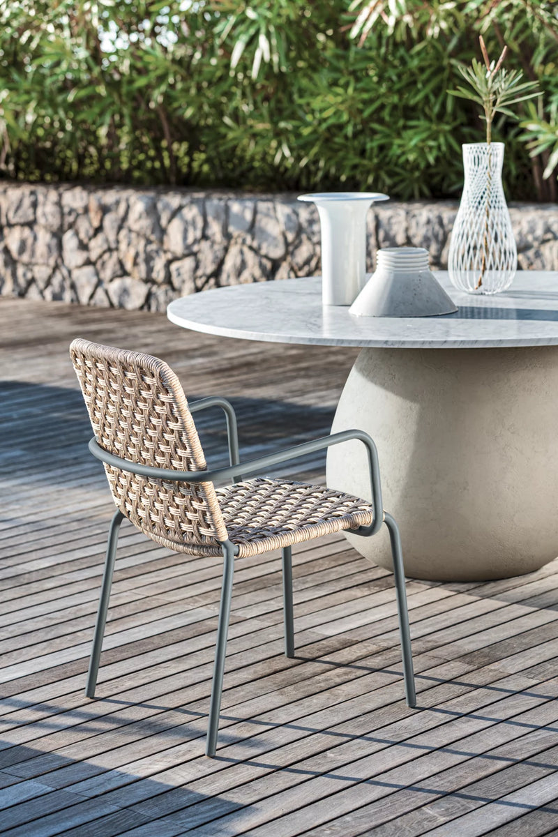 INOUT Round dining table with cement base