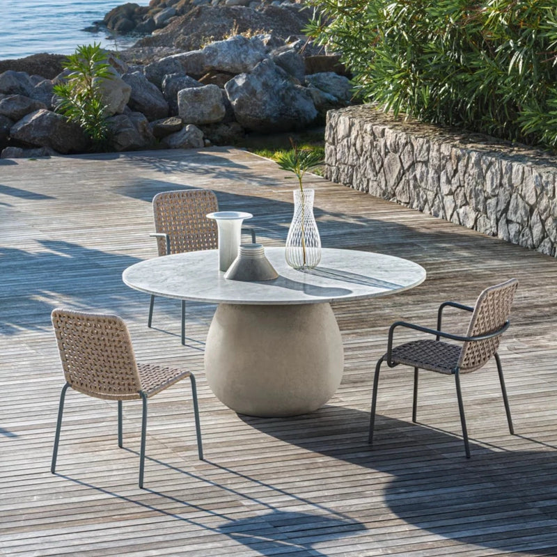 INOUT Round dining table with cement base