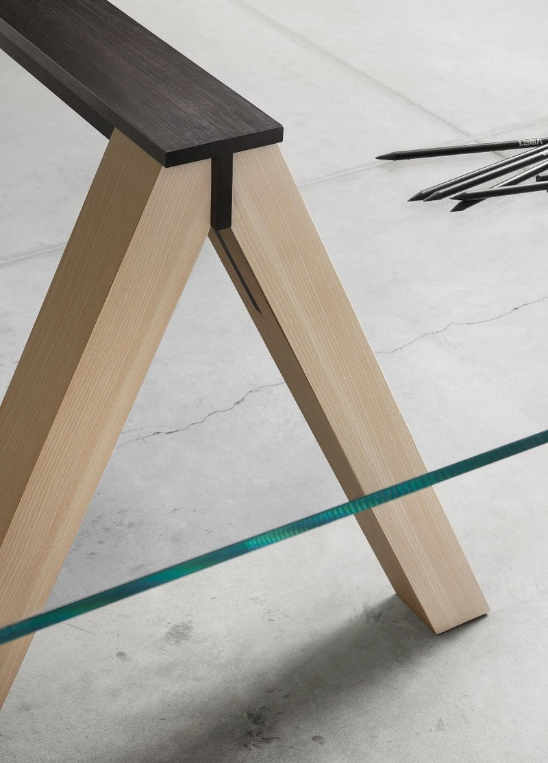 SESTO Stol s pravokutnom pločom i prekriženim nogama