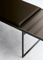 UMA klupa s pladnjem sa strane