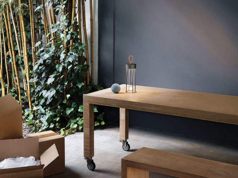 IN VITRO UNPLUGGED Portable lamp with a carrying handle