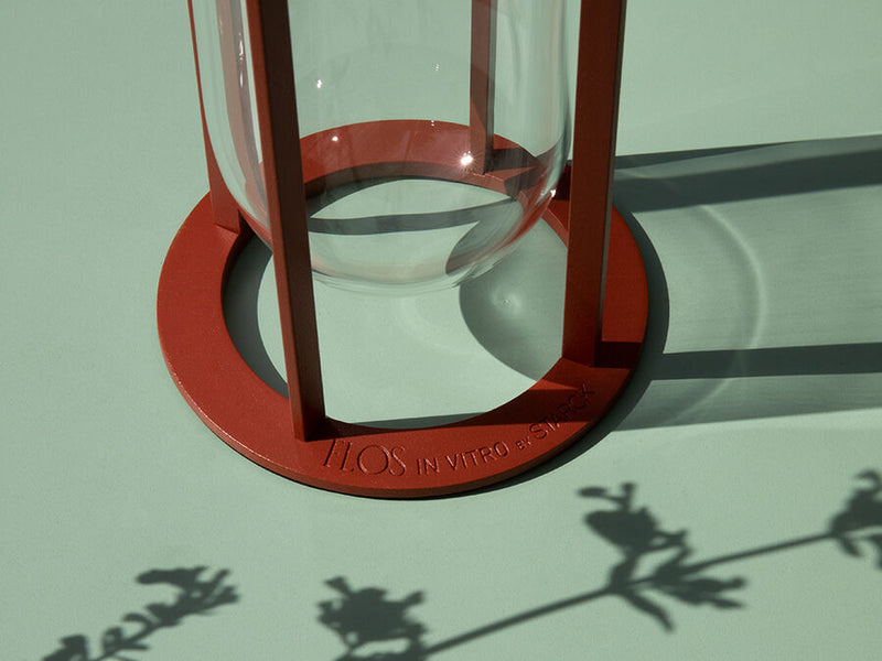 IN VITRO UNPLUGGED Portable lamp with a carrying handle