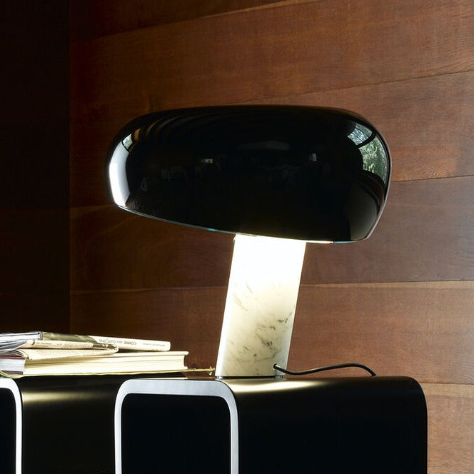 SNOOPY Stolna lampa s podnožjem od bijelog Carrara mramora, crna